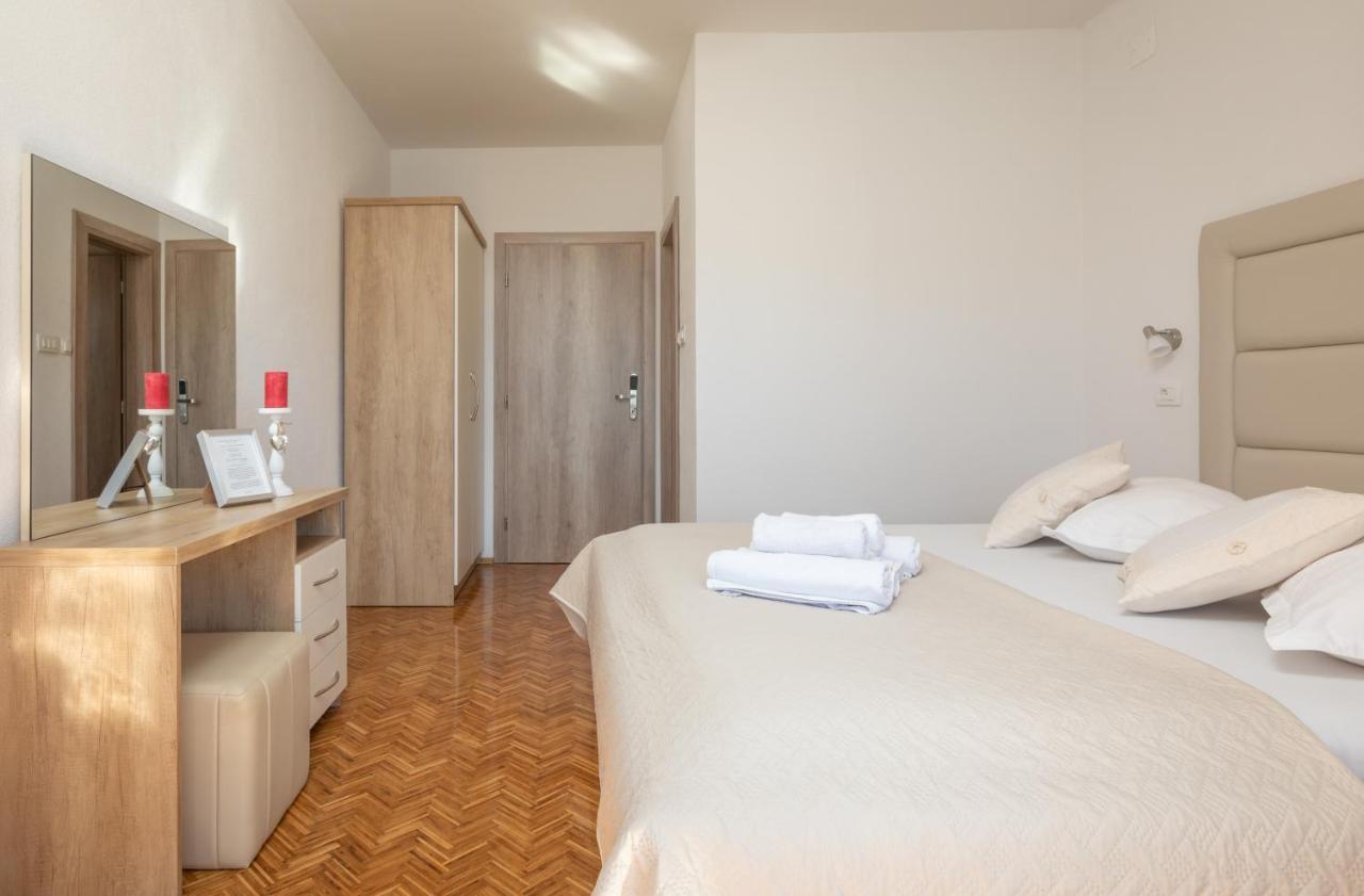 Apartments Petrovic มาคาร์สกา ภายนอก รูปภาพ