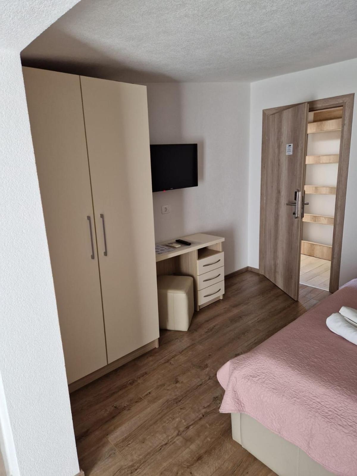 Apartments Petrovic มาคาร์สกา ภายนอก รูปภาพ